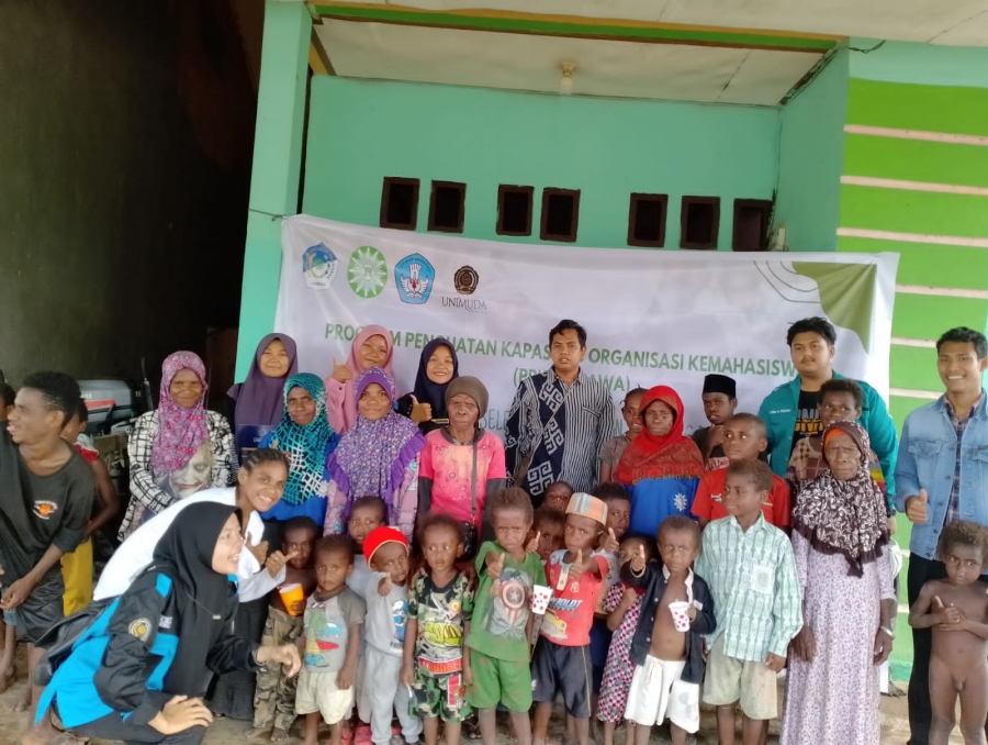 HISBUL WATHAN UNIVERSITAS PENDIDIKAN MUHAMMADIYAH SORONG, LAKUKAN PENCEGAHAN STUNTING DAN CACINGAN DI KAMPUNG WARMON KOKODA