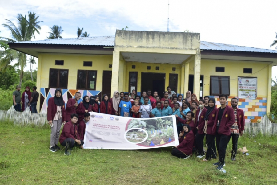 PPK ORMAWA HIMAFAR MEMPERKENALKAN TANAMAN OBAT KELUARGA (TOGA) DI KAMPUNG JEFLIO