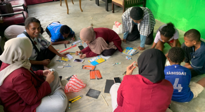 Super Bangga dari Limbah Kayu dan Limbah Kardus: MEDESKPAPUA UNIMUDA Sorong Resmi Lolos PIMNAS 39 di Universitas Diponegoro