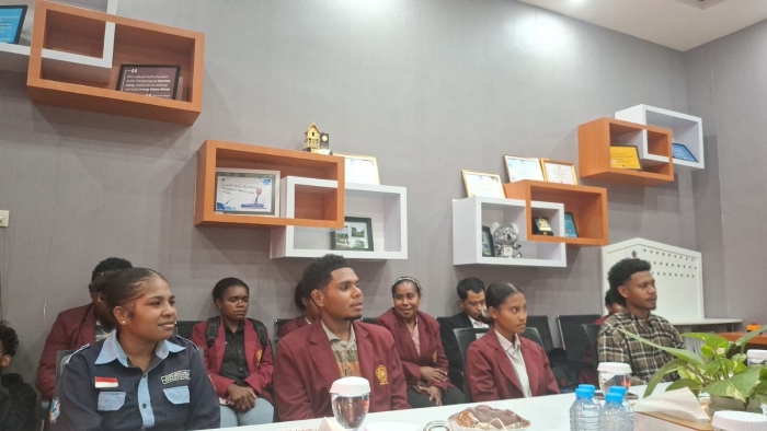 UNIMUDA Sorong Lepas Mahasiswa Ikuti Operasi Muhibah Port Visit ke Empat Negara Pasifik Selatan
